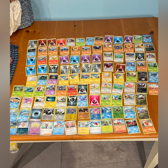 239 assorted Pokémon trading cards. - Picture 7 of 7